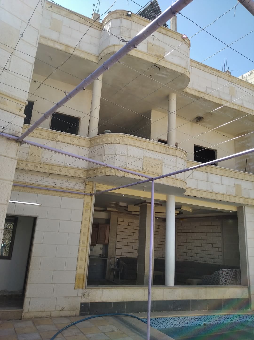 للبيع فيلا صغيرة 300 متر طابقين مع مسبح ريف دمشق بساتين المعضمية