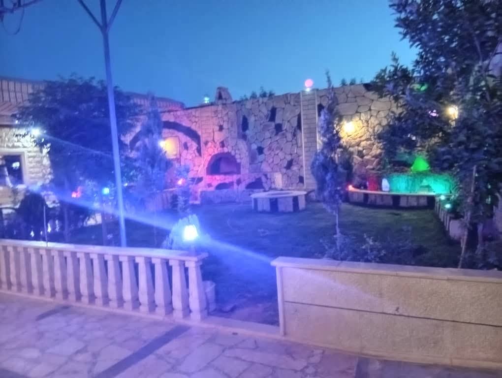 للأجار اليومي مزرعة مميزة تخديم و تجهيز كامل /حماه الضاهرية 