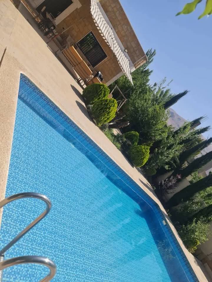 للاجار مزرعة 3 غرف وصالون  مسبح كهربا ريف دمشق التكية