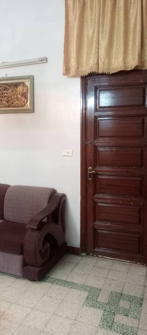 للبيع شقة حمص حي الخضر اكساء جيد 
