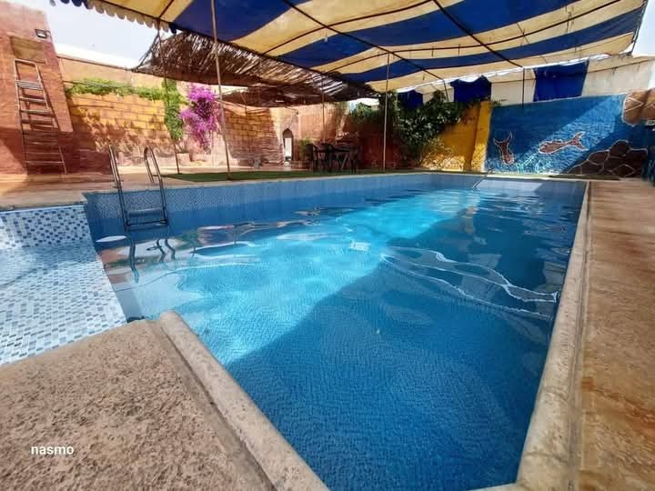 للأجار مزرعة و مسبح البكرو مخدمة و مجهزة من مجميعو/سرمدا الجبل القبلي 