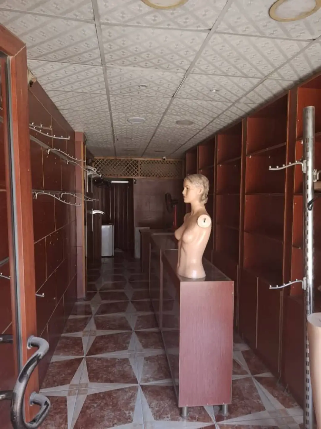 للبيع محل تجاري حمص وادي الدهب شارع الاهرام تجهيز ممتاز 