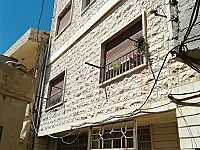 للبيع استديو في بلودان وسط البلدة فوق النبعة 