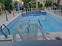 مزرعه للبيع مفروشه بل كامل معه مسبح خاص  عدد ٣ غرف صاله 