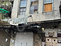 بيت للبيع في ساحة القزازين مع محل -4 غرف وأرض ديار-85 م²-طابو نظامي