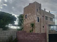 فيلا جبلية بإطلالة بحرية مميزة 