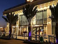 للبيع مطاعمين ومزرعة / طريق المطار الجسر الخامس ع طريق العام