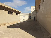 صالة صناعية ومستودع في منطقة الزربة للاجار للجادين فقط