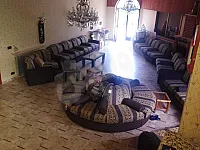 فيلا ببلودان مساحة ١،٤ دنم مساحة بناء ٦٠٠ م لكل طابق 