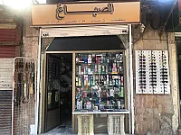 محل تجاري شارع ملك فيصل جانب جامع سادات يصلح لجميع مهن مساحة ١٠ امتار