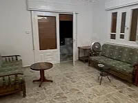 للايجار الشهري شقه مفروشه قرب فندق السفير مع طاقه شمسيه للكهرباء