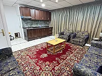 شقه مفروشه مع طاقه شمسيه للكهرباء