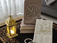 القرآن الكريم بغلاف مخمل من حبات الألماس وممكن اضافة اسم 