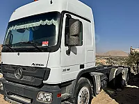 شاحنة مرسيدس بنز 2005 للبيع في دوما بسعر 40,000 دولار