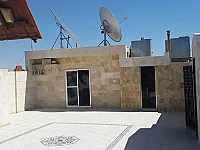 بناية بحالة جيدة كل طابق به ٥ غرف العنوان المعرة الحي الغربي