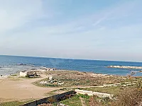 للبيع شاليه عالبحر مباشر بموقع مميز جدا 