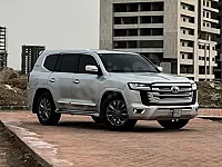 للإيجار من شركة المجاهد Toyota Land Cruiser 2024