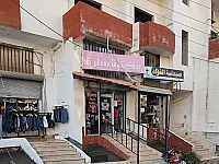 مكتبة سارا للبيع المحل مجهز مع ديكور كامل 