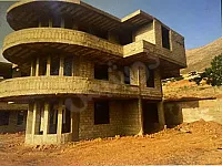 فيلا للبيع في الزبداني - 5 غرف وصالة - 450 م²