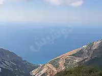 للبيع ارض في ناحية كسب  نبع تشالما اطلالة على بحر السمرا 