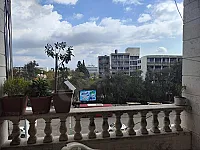 للبيع شقة بحي الزراعة مقابل باب السكن الغربي 