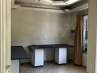 للبيع مكتب تجاري في دمشق شارع خالد بن الوليد قرب قيادة الشرطة 