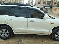 هيونداي سانتا في 2005 للإيجار - ديزل أوتوماتيك أبيض في السكن الشبابي