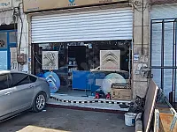 للبيع محل تجاري منطقة حوش بلاس الصناعية