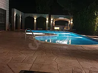 فيلا للبيع في يعفور 500م² مقابل مطعم البيت السويسري