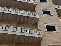 للبيع شقه عل عضم بعفرين شارع الفيلات 0