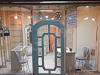 محل مميز للبيع في البغطاسية، حمص - بناء بلازا مع ديكور ممتاز