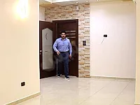 مركز طبي او مجمع مكاتب  شارع خالد ابن الوليد طابق اول للبيع
