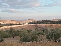 أرض مكونة من خمسة دونومات للبيع 