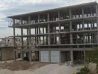 للبيع شقة سكنية طابق اول فني مساحة 100م تطل على الطريق الدولي 