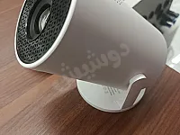 بروجيكتر Wi-Fi الذكي! اعرض أفلامك على السقف وأنت بمكانك!