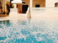 فلل للإيجار في النيرب بحلب - 700م²، 4 حمامات، 200$