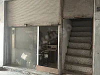 محل مع سقيفة منفصلة بدرج  يوجدكهربا وماء وحمام افرنجي
