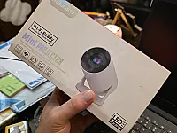 بروجكتر منزلي بماركه rotundity  بمساحة عرض ١٩٢٠*١٠٨٠ بكسيلز 
