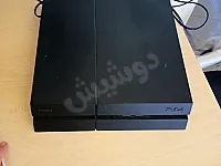جهاز بلايستيشن 4 بحالة ممتازة مع 3 قبضات و500GB ألعاب