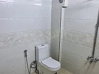 للبيع شقة في زملكا خلف جامع لكبير طابق رابع مع اسطوحها 