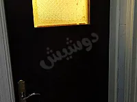 باب خشب جيد و ثقيل