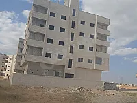 شقق سكنيه عند جامع العدنان من الارضي الطابق الرابع