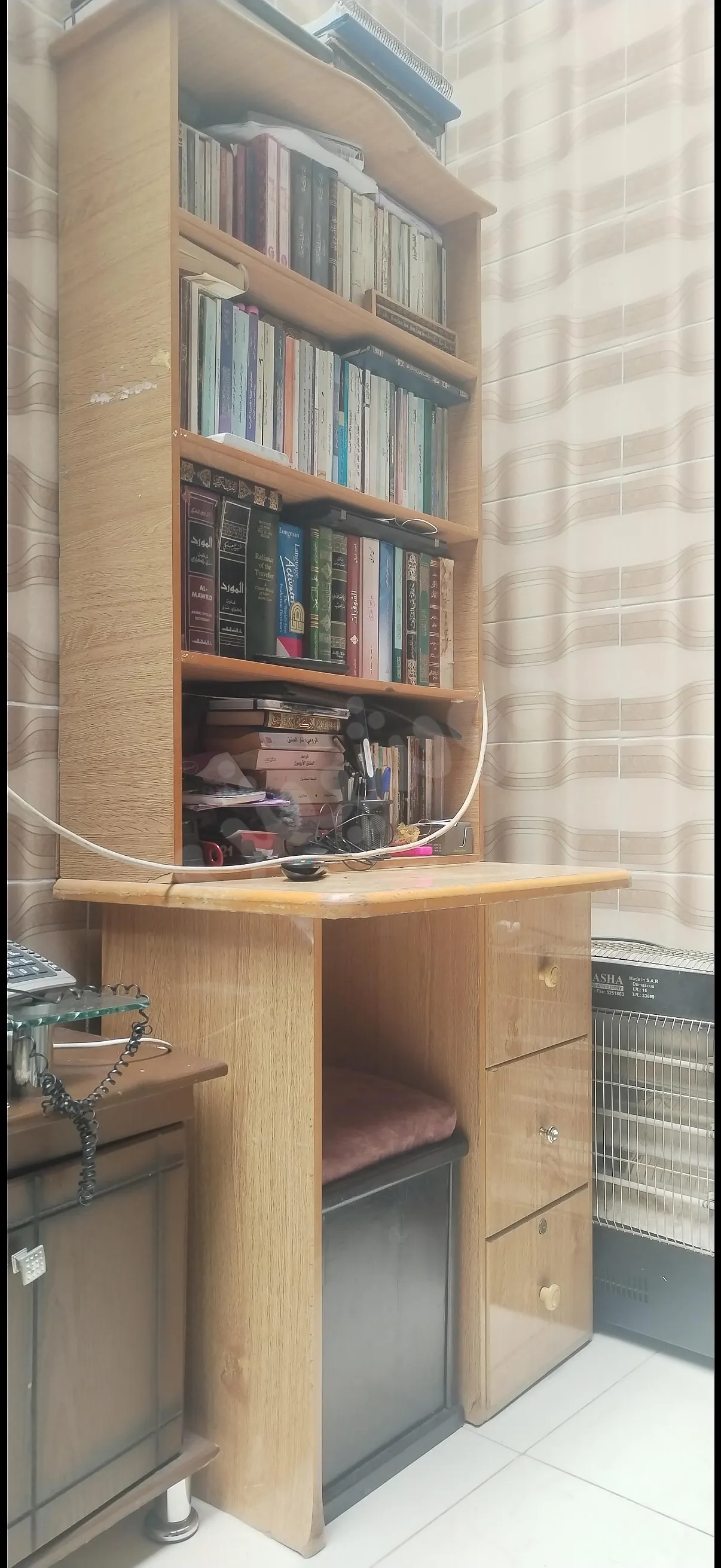 مكتب متين وخشب ممتاز