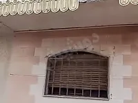 للبيع كتلةبجورةالعرايس قرب جامع الانوارمؤلفةمن3طوابق والسطح ومايعلوه 