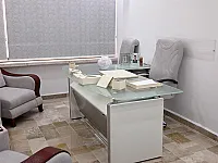 للبيع مكتب جاهز في اللاذقية سوق التجار مقابل ثانوية زكي ارسوزي