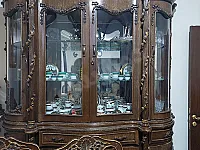 بوفيه وطاولة وكراسي 