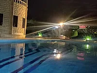 إيجار مزرعة فاخرة في مضايا - 4 غرف ومسبح خاص