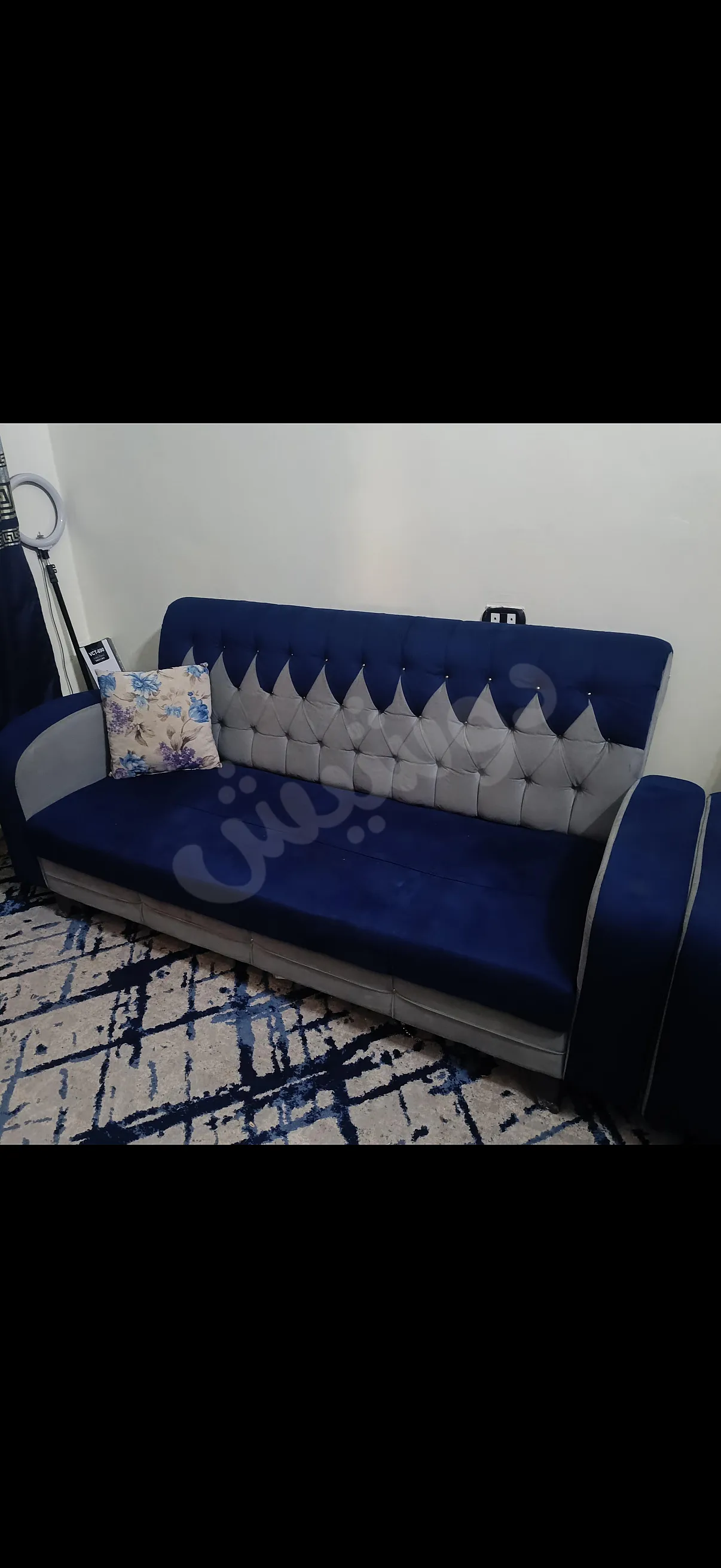 للبيع طقم ثلاثية وثنائيه وكرسيين بحالة جيدهوجدا