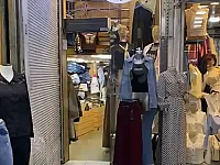 للبيع محل في شارع الحمرا 