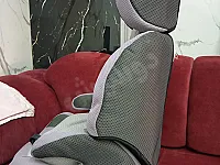 للبيع كرسي سيارة للأطفال من سنتين لخمس سنوات بحالة ممتازة